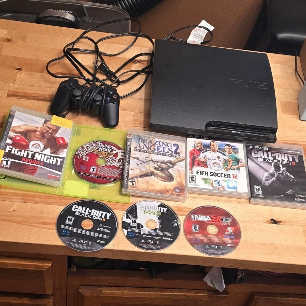 Sony PlayStation 3 PS3 Slim CECH-3001B Bundle 320GB Black 8 Games Controller